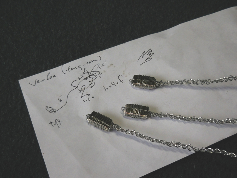 The business ends of the leg and tail pieces, showing detail of the 28-gauge wire wrap on the magnets (which seemed strong enough to escape the lengthwise hold). Pic #5: Close-up of magnets and notes